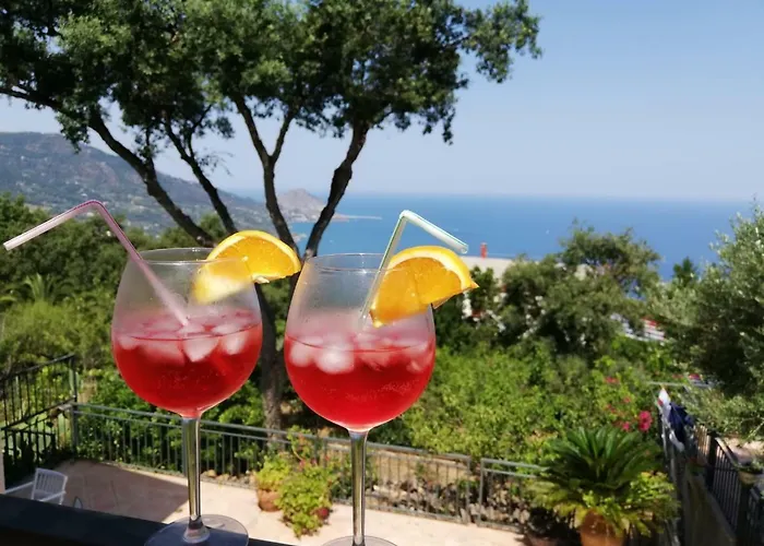 Hébergement de vacances Nest Pool House Terrace Sea View *